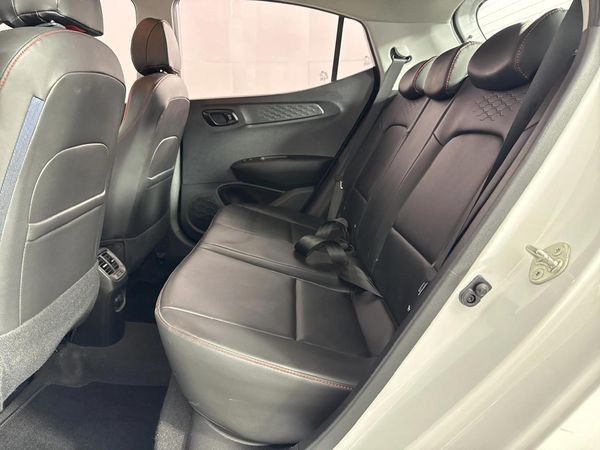 2021-Hyundai-Grand-i10-10-Fluid image:3