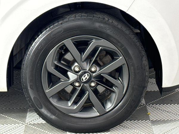 2021-Hyundai-Grand-i10-10-Fluid image:4