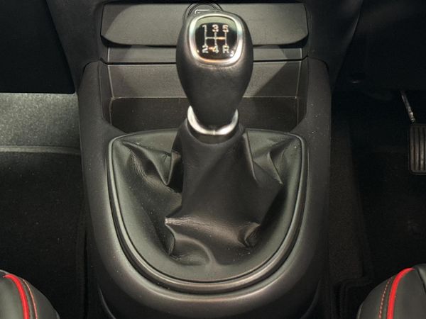 2021-Hyundai-Grand-i10-10-Fluid image:7