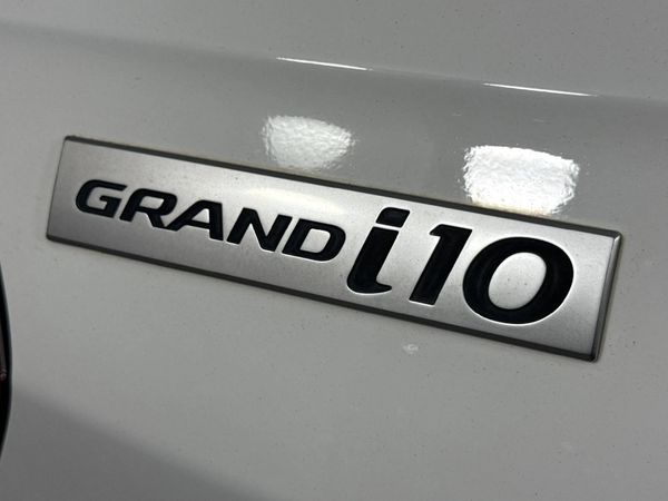 2021-Hyundai-Grand-i10-10-Fluid image:8