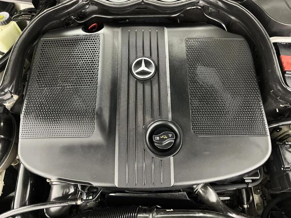 2010-Mercedes-Benz-C-Class-C-220-CDi-BE-Avantgarde-Auto image:9