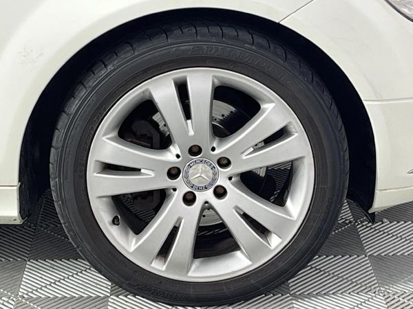 2010-Mercedes-Benz-C-Class-C-220-CDi-BE-Avantgarde-Auto image:3