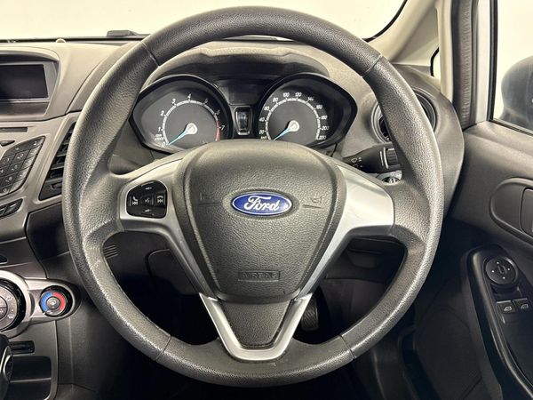 2016-Ford-Fiesta-10-EcoBoost-Ambiente-Auto-5-dr image:11