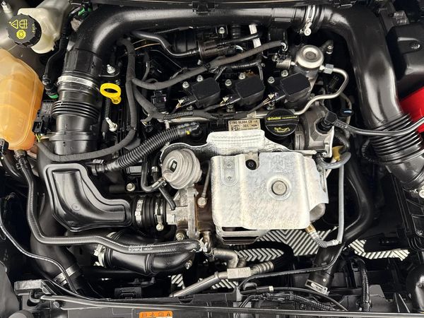 2016-Ford-Fiesta-10-EcoBoost-Ambiente-Auto-5-dr image:12