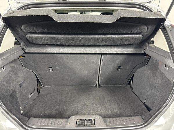 2016-Ford-Fiesta-10-EcoBoost-Ambiente-Auto-5-dr image:13