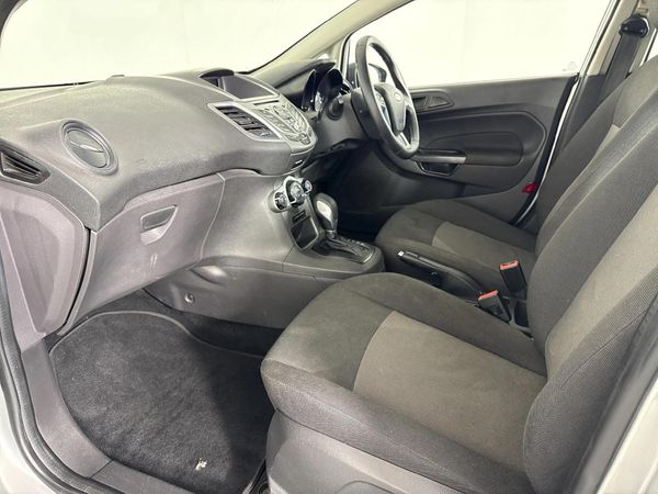 2016-Ford-Fiesta-10-EcoBoost-Ambiente-Auto-5-dr image:8