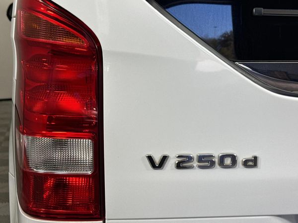 2019-Mercedes-Benz-V-Class-V-250-Bluetec-Auto image:11