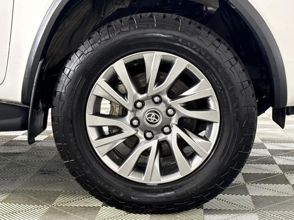 2022-Toyota-Fortuner-28-GD-6-Raised-Body-Auto image:5