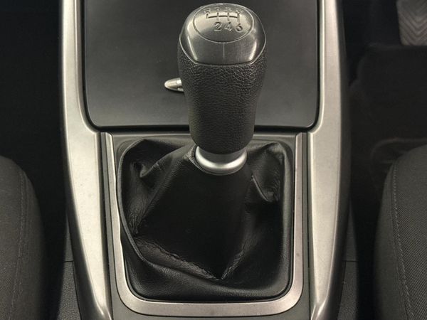 2014-Hyundai-Elantra-16-Premium image:9