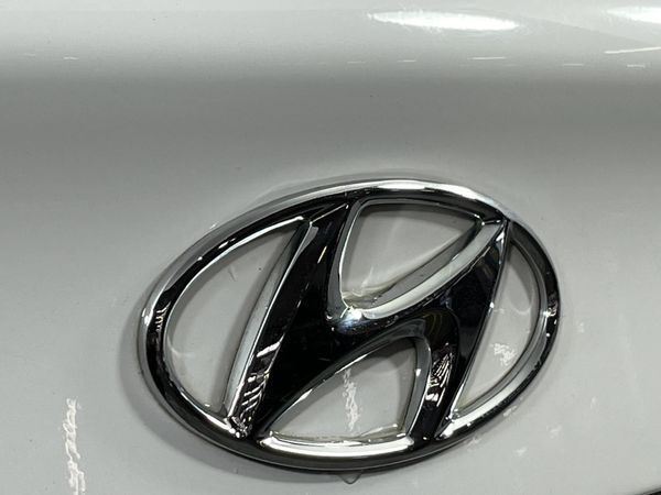 2013-Hyundai-Elantra-16-GLS-Premium image:11