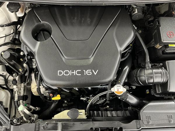 2013-Hyundai-Elantra-16-GLS-Premium image:13