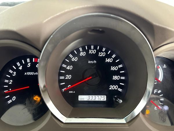 2008-Toyota-Fortuner-40-V6-Auto-4x4 image:2