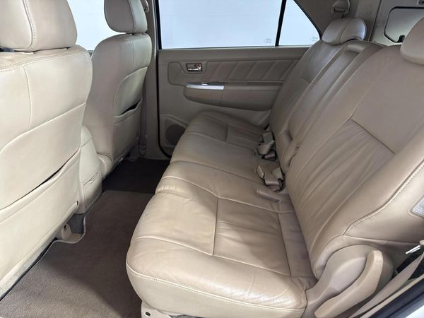 2008-Toyota-Fortuner-40-V6-Auto-4x4 image:3