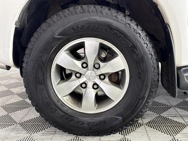 2008-Toyota-Fortuner-40-V6-Auto-4x4 image:4