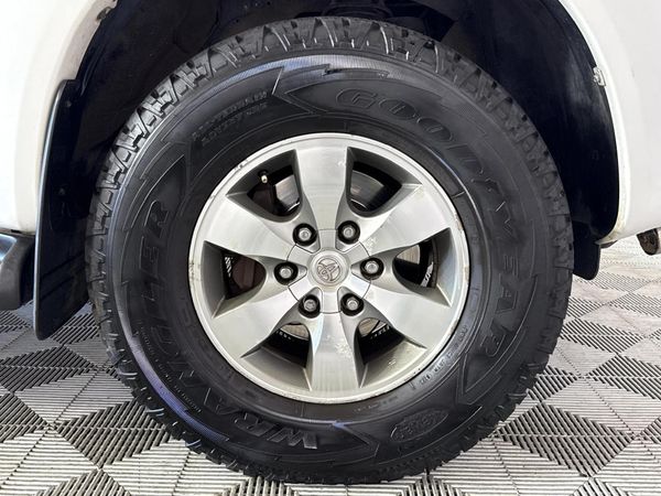 2008-Toyota-Fortuner-40-V6-Auto-4x4 image:5