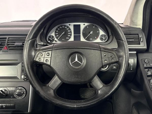 2011-Mercedes-Benz-B-Class-B-200-CDI-Auto image:12
