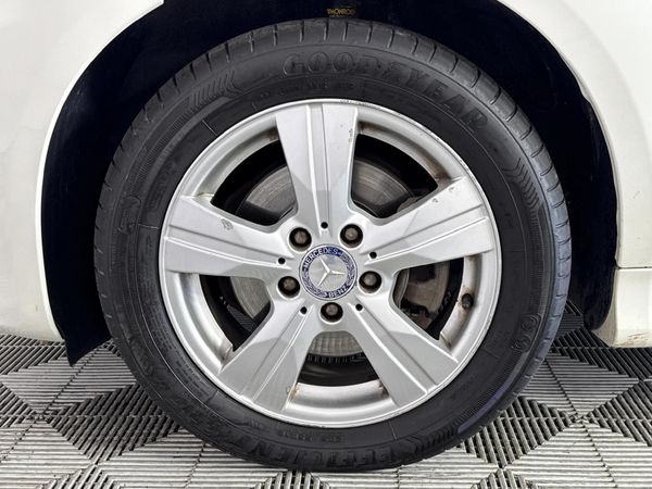 2011-Mercedes-Benz-B-Class-B-200-CDI-Auto image:4