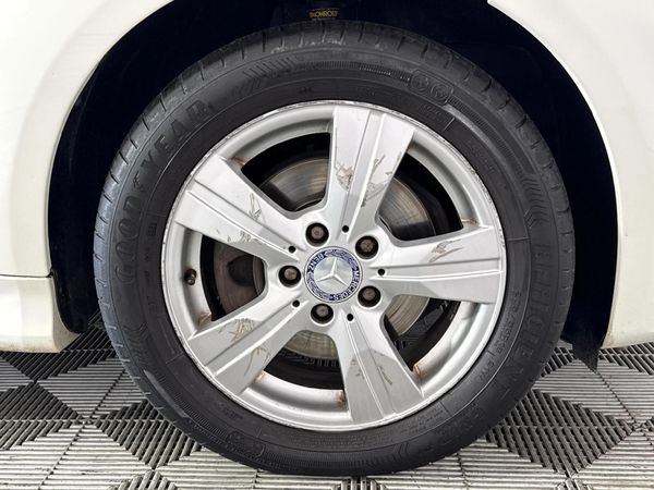 2011-Mercedes-Benz-B-Class-B-200-CDI-Auto image:5