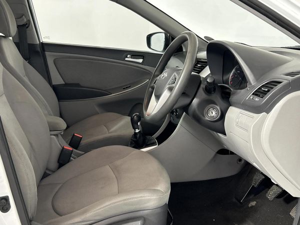 2015-Hyundai-Accent-16-Fluid-5-dr image:9