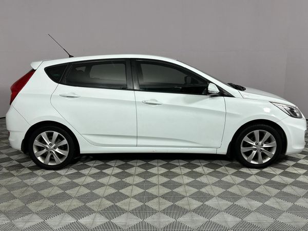 2015-Hyundai-Accent-16-Fluid-5-dr image:16