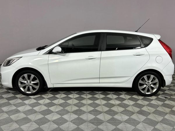 2015-Hyundai-Accent-16-Fluid-5-dr image:18