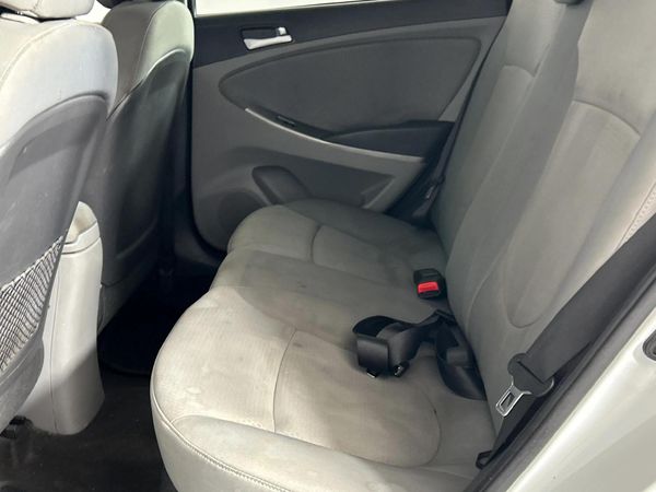 2015-Hyundai-Accent-16-Fluid-5-dr image:3