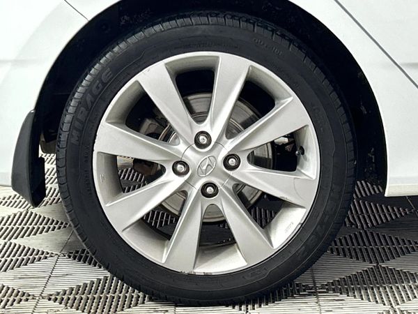 2015-Hyundai-Accent-16-Fluid-5-dr image:7