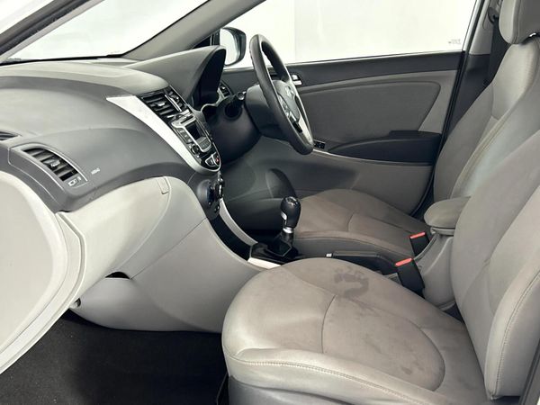2015-Hyundai-Accent-16-Fluid-5-dr image:8