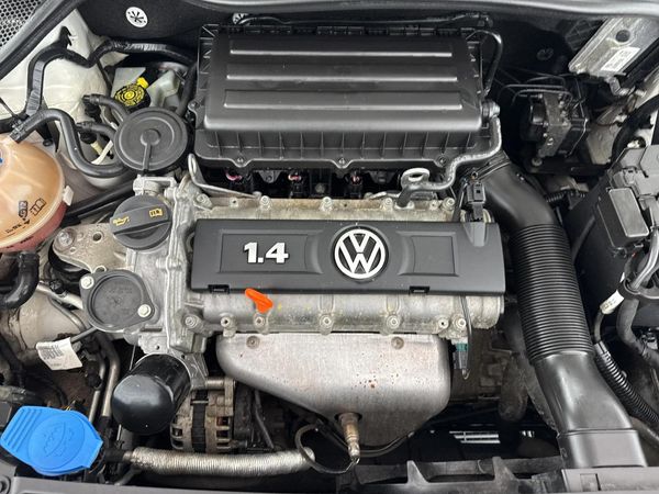 2012-Volkswagen-Polo-14-Comfortline-5-dr image:13