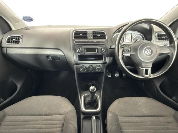 2012-Volkswagen-Polo-14-Comfortline-5-dr image:1