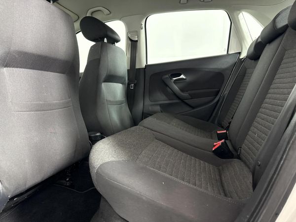 2012-Volkswagen-Polo-14-Comfortline-5-dr image:3