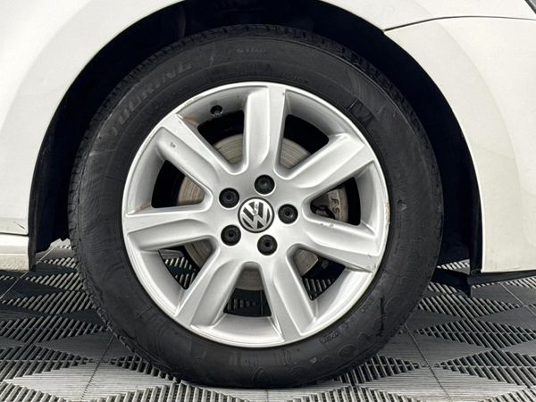2012-Volkswagen-Polo-14-Comfortline-5-dr image:5