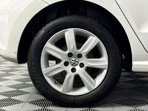 2012-Volkswagen-Polo-14-Comfortline-5-dr image:7