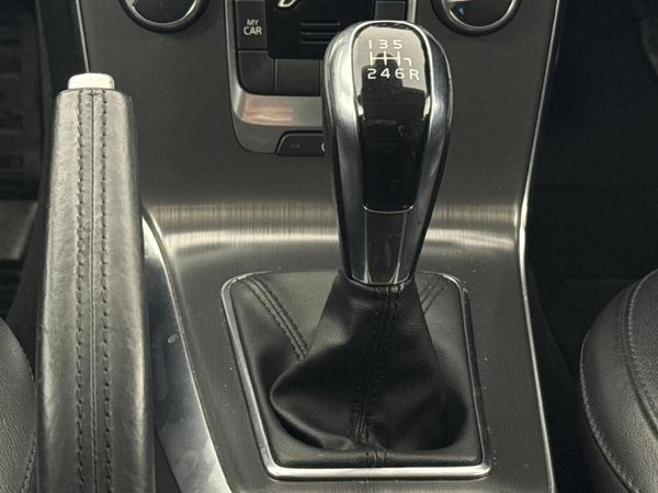 2016-Volvo-V40-T4-Inscription image:9