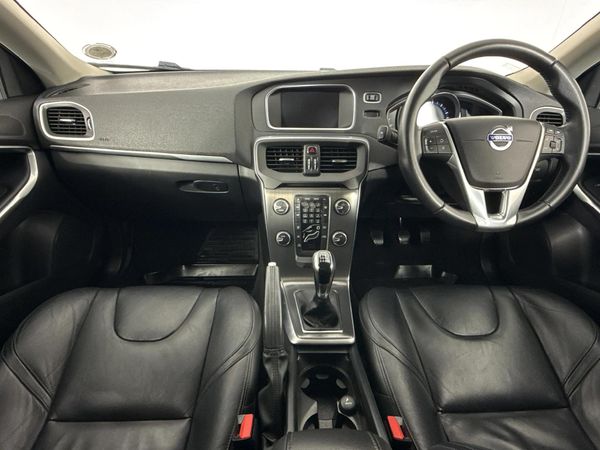 2016-Volvo-V40-T4-Inscription image:1
