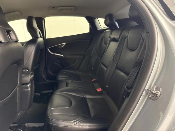2016-Volvo-V40-T4-Inscription image:2