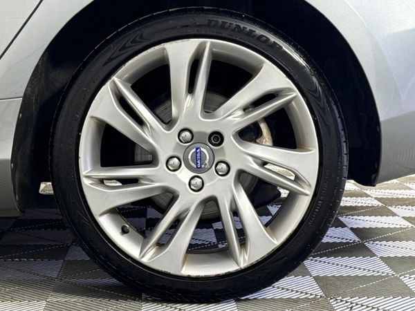 2016-Volvo-V40-T4-Inscription image:5