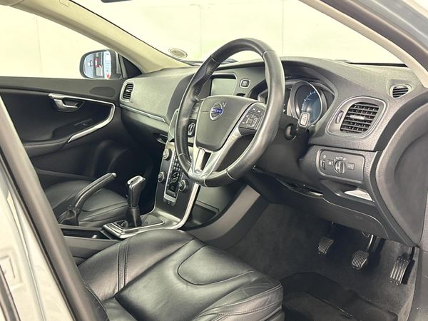 2016-Volvo-V40-T4-Inscription image:8