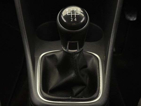 2015-Volkswagen-Polo-GP-12-TSI-Comfortline-66kW image:10