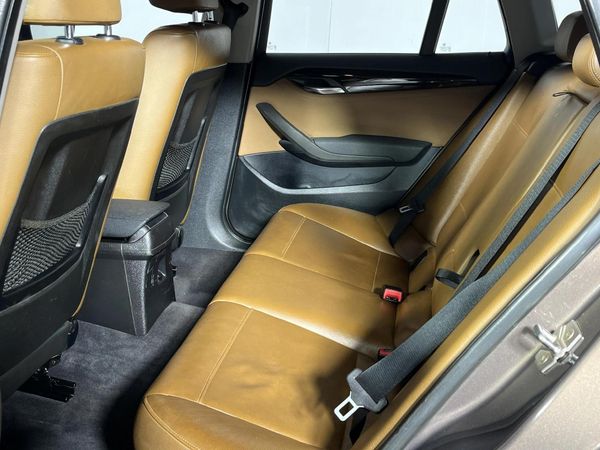 2011-BMW-X1-xDrive23d-Auto image:3