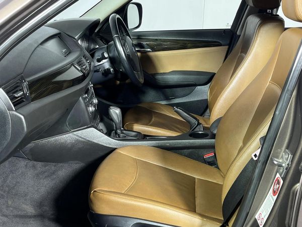2011-BMW-X1-xDrive23d-Auto image:8