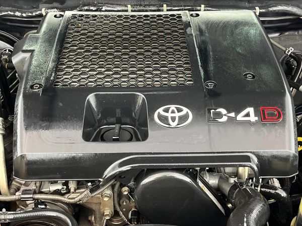 2011-Toyota-Fortuner-30-D-4D-Raised-Body image:12