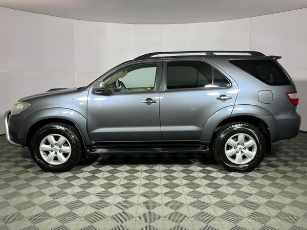 2011-Toyota-Fortuner-30-D-4D-Raised-Body image:18