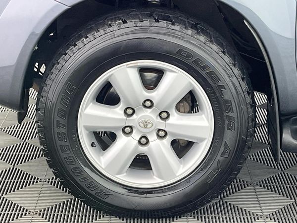 2011-Toyota-Fortuner-30-D-4D-Raised-Body image:4