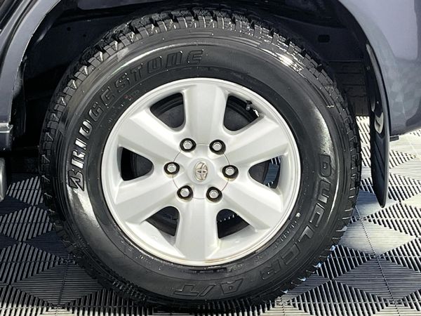 2011-Toyota-Fortuner-30-D-4D-Raised-Body image:6