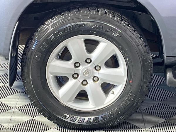 2011-Toyota-Fortuner-30-D-4D-Raised-Body image:7