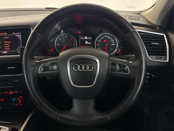 2011-Audi-Q5-30-TDI-quattro-Auto image:12