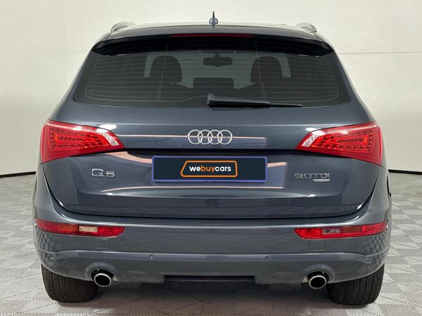 2011-Audi-Q5-30-TDI-quattro-Auto image:19