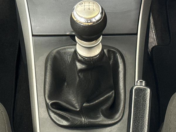 2015-Toyota-Corolla-Quest-16-Plus image:10