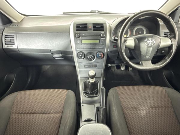 2015-Toyota-Corolla-Quest-16-Plus image:1